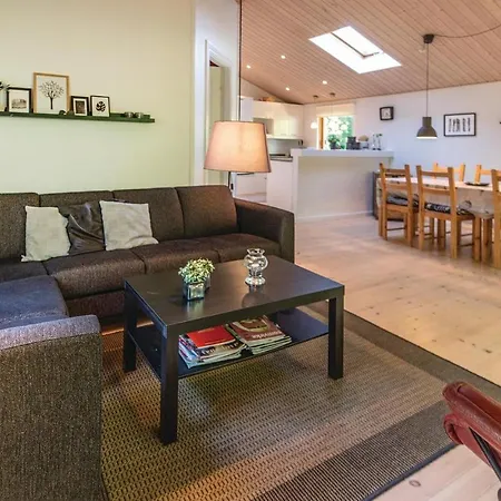 بيت للعطل Three-bedroom Holiday In Sjallands Odde