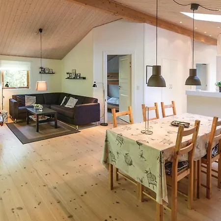 Three-bedroom Holiday In Sjallands Odde