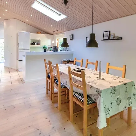 بيت للعطل Three-bedroom Holiday In Sjallands Odde Yderby
